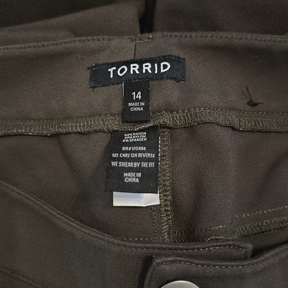 EUC Torrid Skinny Pants - Picture 4 of 4